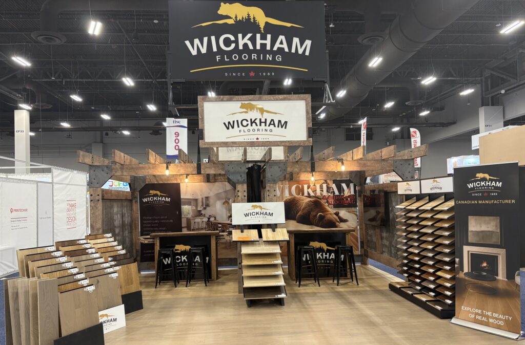 Au printemps dernier, Planchers de bois franc Wickham a lancé d’importants travaux d’agrandissement auxquels s’ajoutent des investissements majeurs pour l’entreprise. Ce projet d’envergure nécessitant 15 millions de dollars en investissement répond à un grand objectif : continuer de croître tout en offrant mieux et plus tant aux employés qu’aux clients.